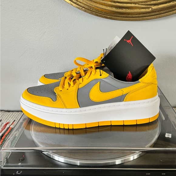 Women Air Jordan Elevate Low | Size 11.5 - Picture 2 of 6